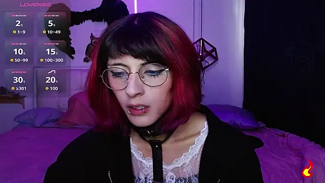 Snapshot of goth_minerva chatting on October 9, 1:42 pm goth minerva online show from October 9, 1:42 pm