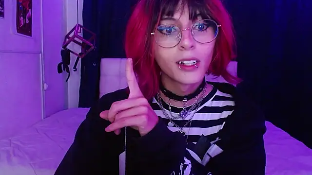 Snapshot of goth_minerva chatting on October 20, 1:44 pm goth minerva online show from October 20, 1:44 pm