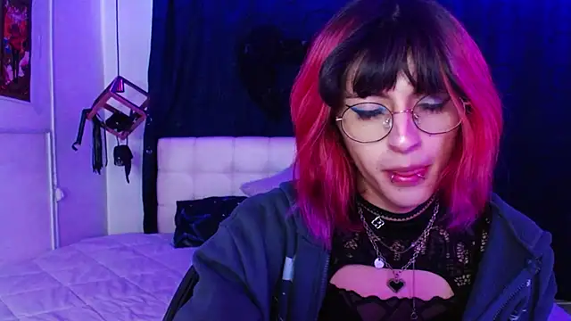 Snapshot of goth_minerva chatting on November 3, 1:23 pm goth minerva online show from November 3, 1:23 pm