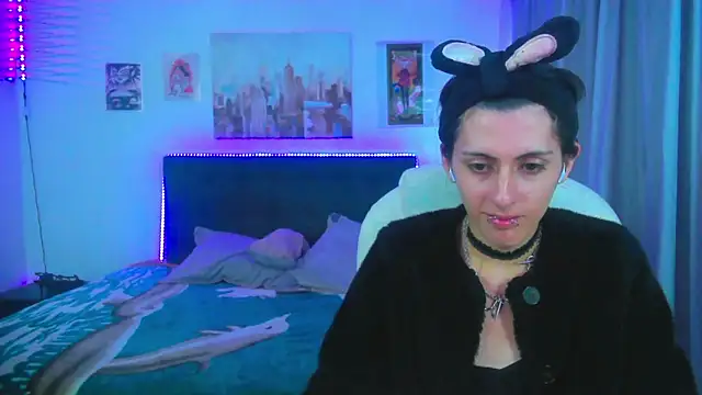 Snapshot of goth_minerva chatting on June 15, 1:35 pm goth minerva online show from June 15, 1:35 pm