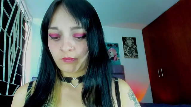 Snapshot of KARINNA__RAVEN chatting on October 20, 10:10 pm KARINNA RAVEN online show from October 20, 10:10 pm