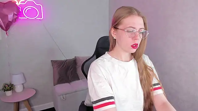 Snapshot of Joann_Shermann chatting on February 25, 1:15 am Joann Shermann online show from February 25, 1:15 am