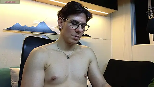 Snapshot of Almiboys chatting on March 19, 5:08 am Almiboys online show from March 19, 5:08 am