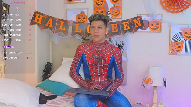 Snapshot of Almiboys chatting on October 29, 8:32 pm Almiboys online show from October 29, 8:32 pm