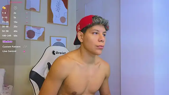 Snapshot of Almiboys chatting on November 9, 11:47 pm Almiboys online show from November 9, 11:47 pm