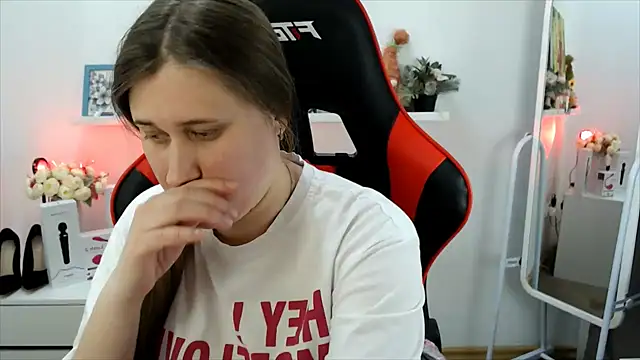 Lucky Lana online show from March 5, 3:57 am