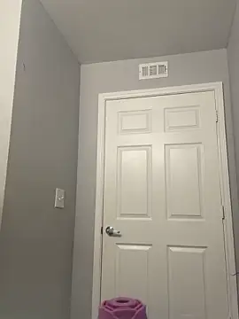 Snapshot of msvelvet20 chatting on March 27, 5:13 am msvelvet20 online show from March 27, 5:13 am