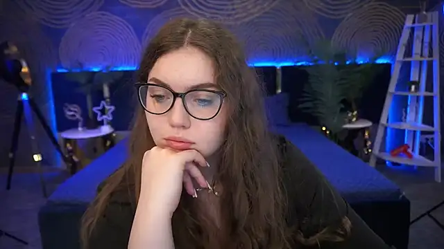 Snapshot of LuxSopphia chatting on September 27, 5:45 am LuxSopphia online show from September 27, 5:45 am