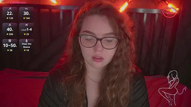 Snapshot of LuxSopphia chatting on October 20, 5:52 am LuxSopphia online show from October 20, 5:52 am