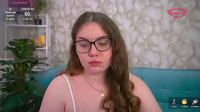 Snapshot of LuxSopphia chatting on November 3, 8:10 pm LuxSopphia online show from November 3, 8:10 pm