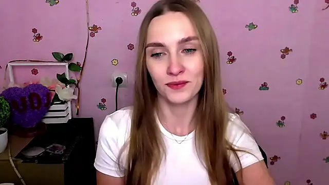 Snapshot of Doll_Angelina chatting on February 17, 11:40 am Doll Angelina online show from February 17, 11:40 am