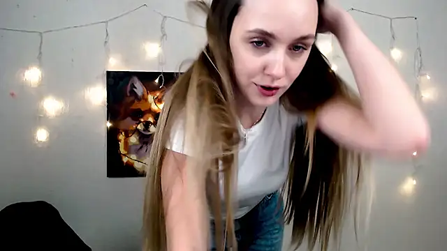 Snapshot of Doll_Angelina chatting on February 25, 6:56 am Doll Angelina online show from February 25, 6:56 am