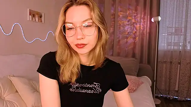 Lilo Sims online show from October 6, 2:20 am