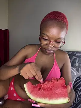 YummyMelanin117 online show from October 5, 11:46 pm