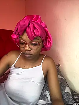 YummyMelanin117 online show from November 19, 1:44 pm