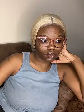 YummyMelanin117 online show from February 22, 10:08 pm