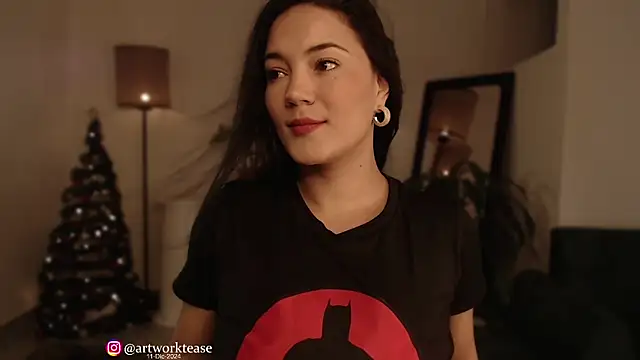 Snapshot of Artworktease chatting on December 11, 6:09 pm Artworktease online show from December 11, 6:09 pm