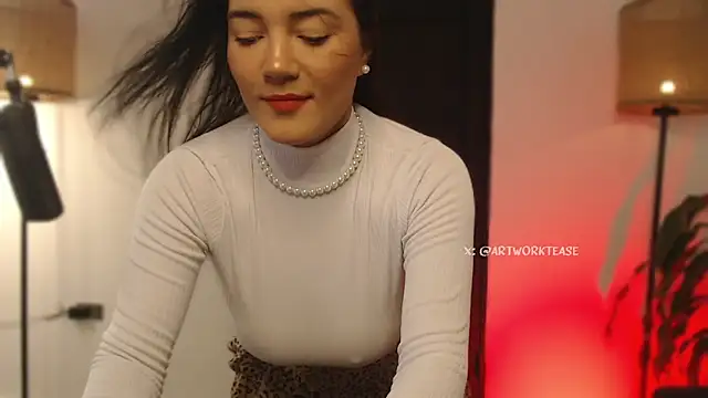 Snapshot of Artworktease chatting on March 12, 6:33 pm Artworktease online show from March 12, 6:33 pm