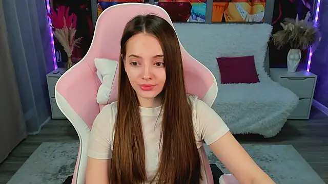 MelanieAlves online show from February 4, 6:25 pm