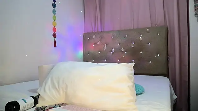 Snapshot of sofia8428 chatting on April 2, 2:47 pm sofia8428 online show from April 2, 2:47 pm