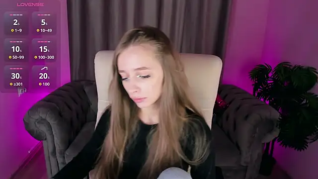 Amy Waynee online show from October 1, 6:03 pm