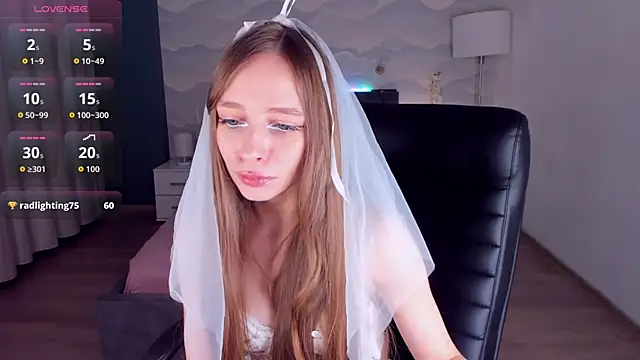 Amy Waynee online show from October 30, 10:10 pm