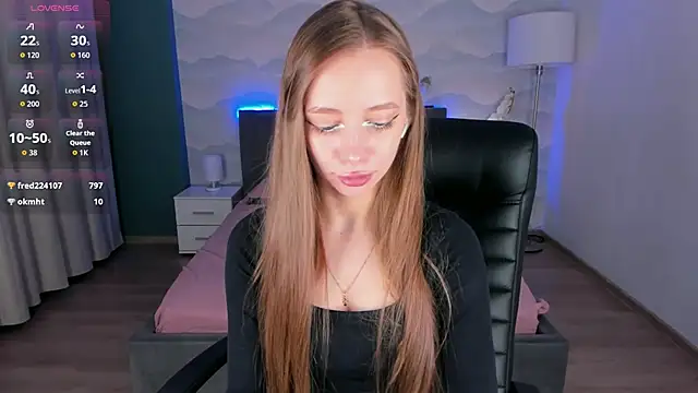 Amy Waynee online show from December 13, 8:47 pm