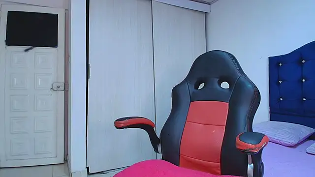 Snapshot of lovehotpink chatting on November 8, 7:23 pm lovehotpink online show from November 8, 7:23 pm