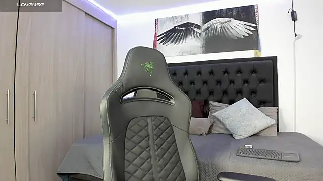 Snapshot of santi_aesthetic chatting on October 9, 3:59 am santi aesthetic online show from October 9, 3:59 am