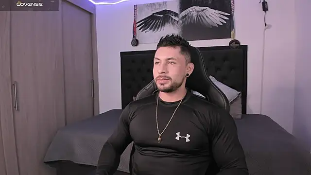 Snapshot of santi_aesthetic chatting on October 24, 3:36 am santi aesthetic online show from October 24, 3:36 am