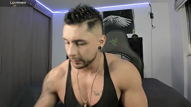 Snapshot of santi_aesthetic chatting on October 26, 3:12 am santi aesthetic online show from October 26, 3:12 am