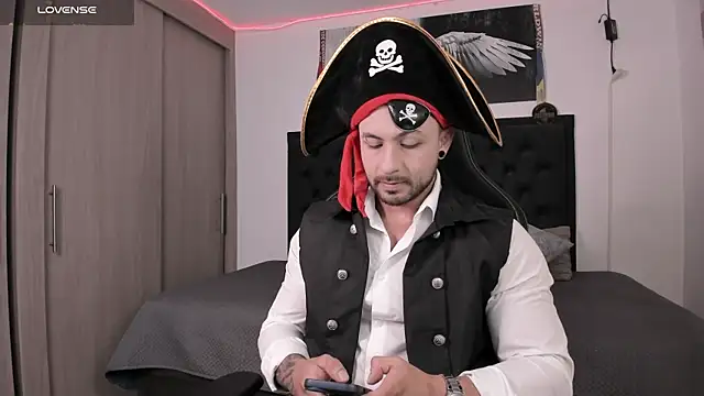 Snapshot of santi_aesthetic chatting on November 1, 12:56 am santi aesthetic online show from November 1, 12:56 am