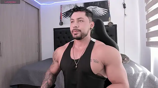 Snapshot of santi_aesthetic chatting on November 19, 3:45 pm santi aesthetic online show from November 19, 3:45 pm