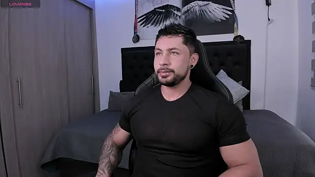 Snapshot of santi_aesthetic chatting on November 20, 3:45 pm santi aesthetic online show from November 20, 3:45 pm