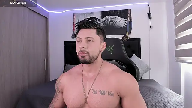 Snapshot of santi_aesthetic chatting on January 7, 5:26 pm santi aesthetic online show from January 7, 5:26 pm