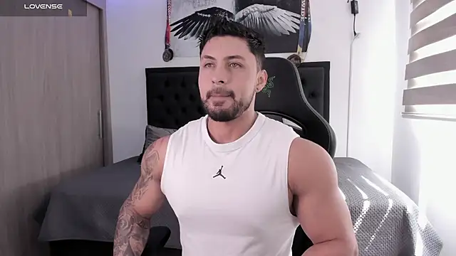 Snapshot of santi_aesthetic chatting on January 9, 4:32 pm santi aesthetic online show from January 9, 4:32 pm