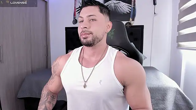 Snapshot of santi_aesthetic chatting on January 16, 4:55 pm santi aesthetic online show from January 16, 4:55 pm