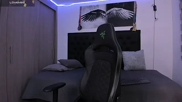 Snapshot of santi_aesthetic chatting on February 1, 3:05 am santi aesthetic online show from February 1, 3:05 am