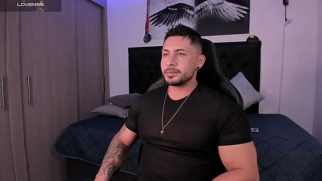 Snapshot of santi_aesthetic chatting on February 15, 12:07 am santi aesthetic online show from February 15, 12:07 am