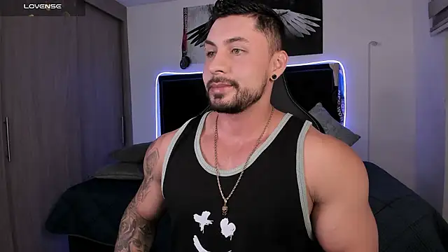 Snapshot of santi_aesthetic chatting on March 10, 12:26 am santi aesthetic online show from March 10, 12:26 am