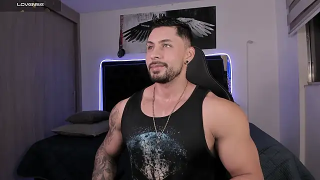 Snapshot of santi_aesthetic chatting on March 20, 12:37 am santi aesthetic online show from March 20, 12:37 am