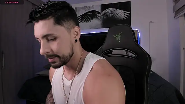 Snapshot of santi_aesthetic chatting on March 26, 2:39 am santi aesthetic online show from March 26, 2:39 am