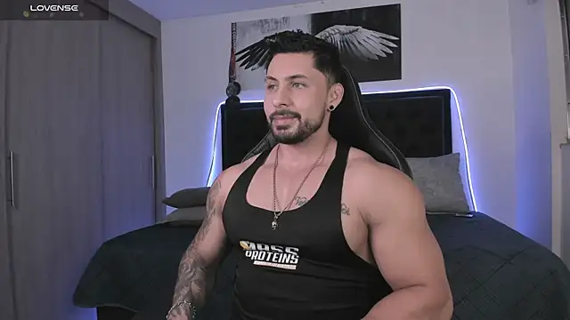 Snapshot of santi_aesthetic chatting on April 11, 12:37 am santi aesthetic online show from April 11, 12:37 am