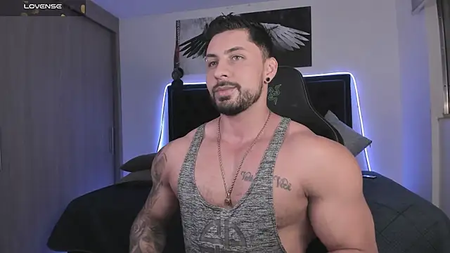 Snapshot of santi_aesthetic chatting on April 11, 11:31 pm santi aesthetic online show from April 11, 11:31 pm