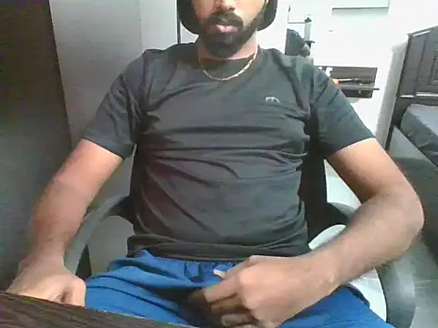 Snapshot of lovelyakash69 chatting on December 18, 7:47 am lovelyakash69 online show from December 18, 7:47 am