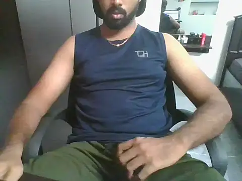 Snapshot of lovelyakash69 chatting on April 10, 8:19 am lovelyakash69 online show from April 10, 8:19 am