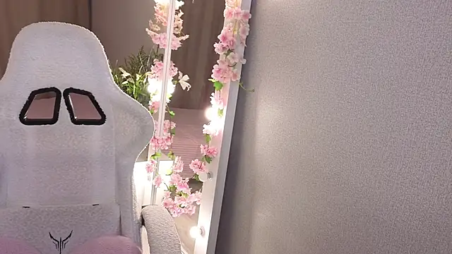 Betty  Davvis online show from November 17, 2:12 pm