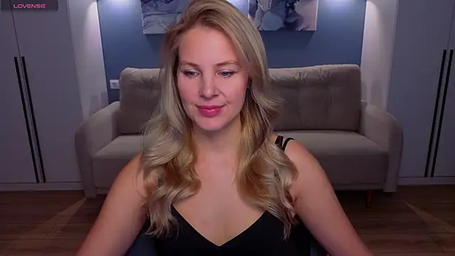 MelanieBennett online show from May 14, 6:20 am