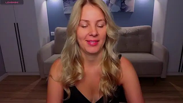 MelanieBennett online show from June 17, 7:22 am