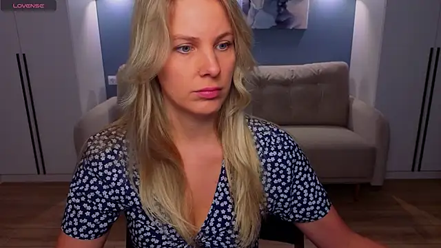 MelanieBennett online show from June 18, 6:46 am